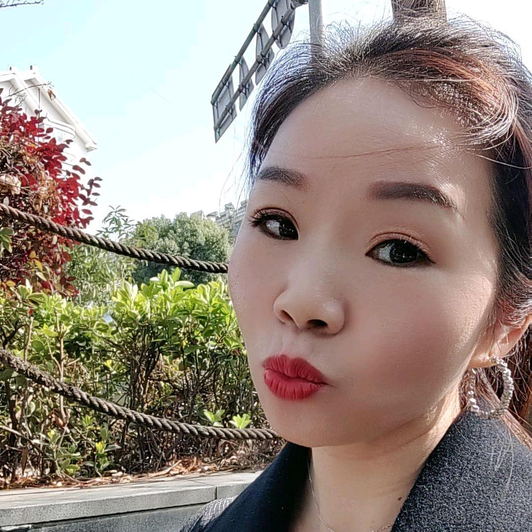 爱跳舞的卖男装小姐姐