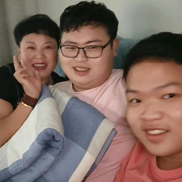 平安礼仪服务变玲