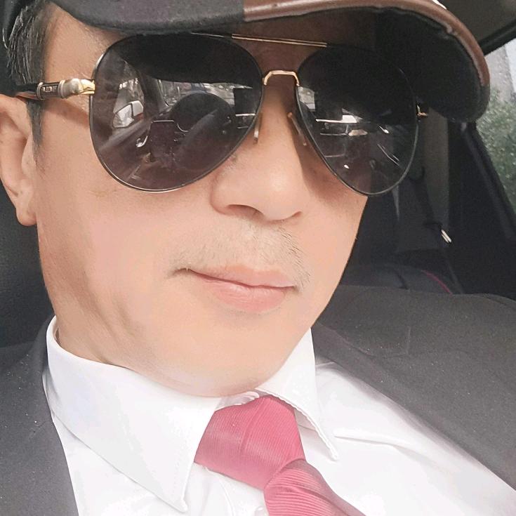 塘南镇，陈旭春跑车的