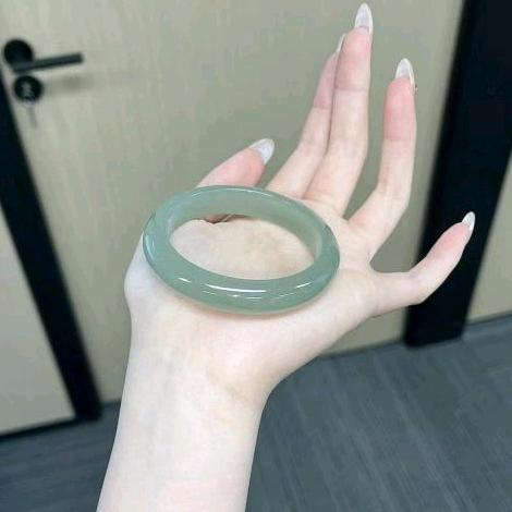 内蒙玉镯朱砂；小魏