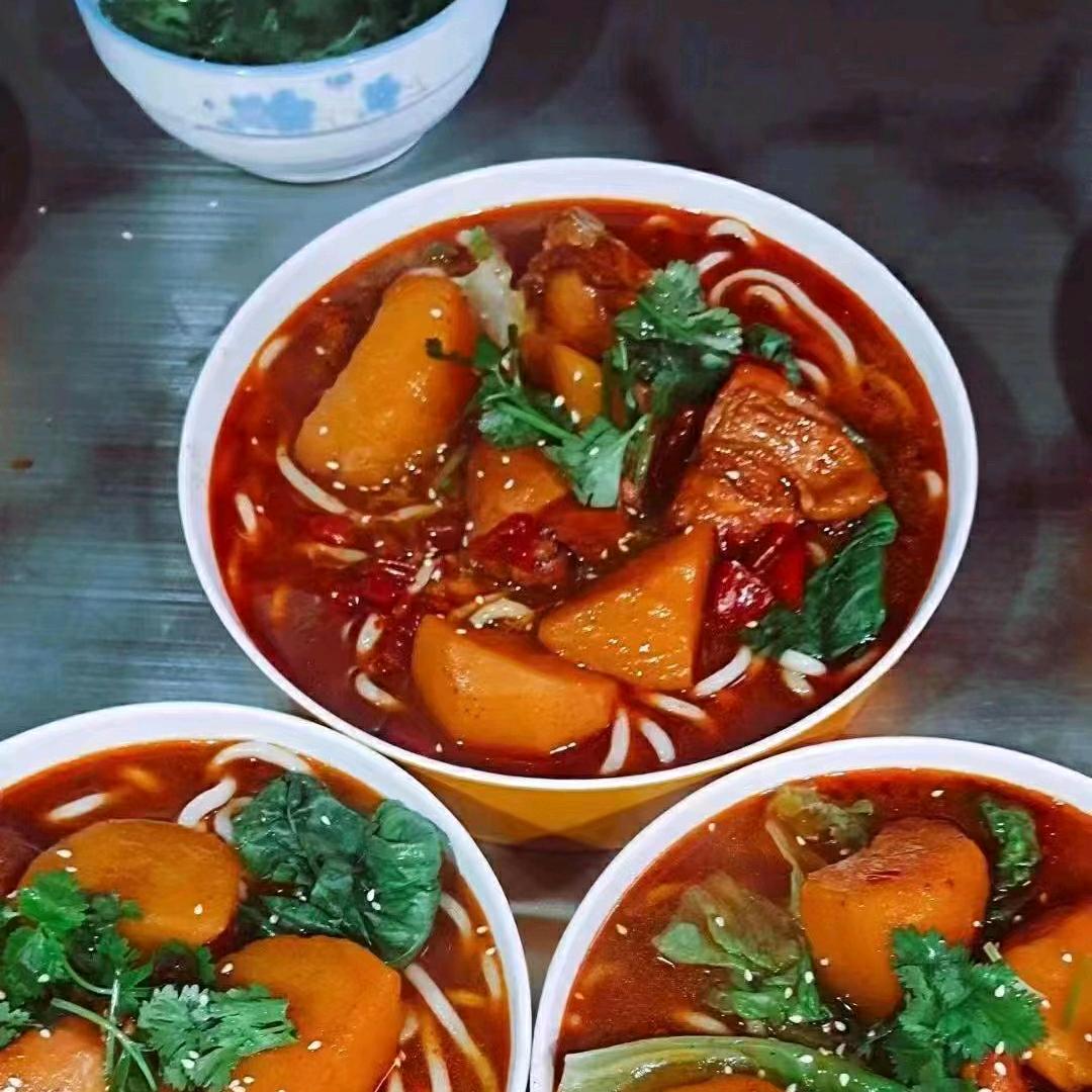 卓里鱼加面大盘鸡