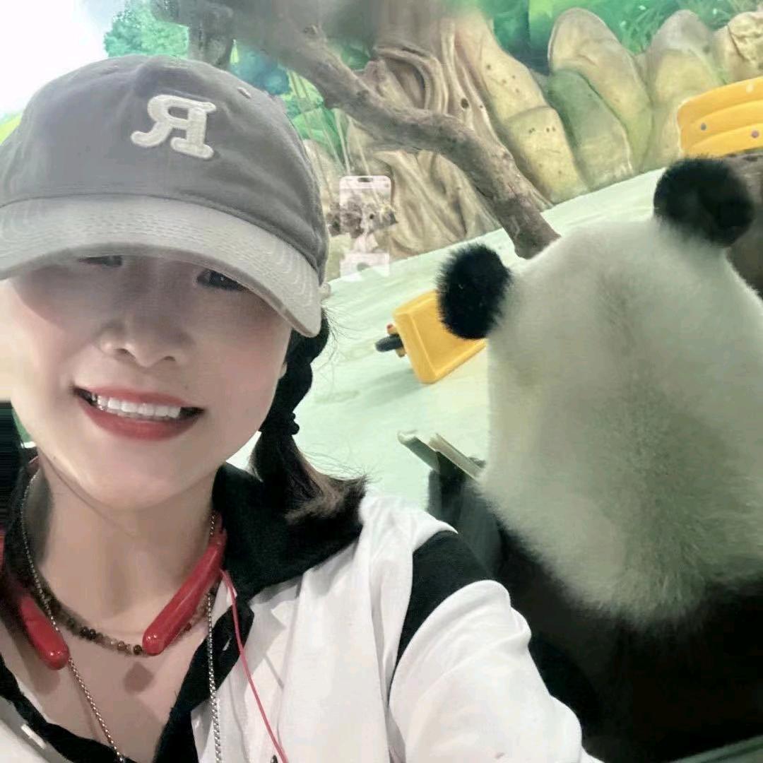 爱猫的姑娘