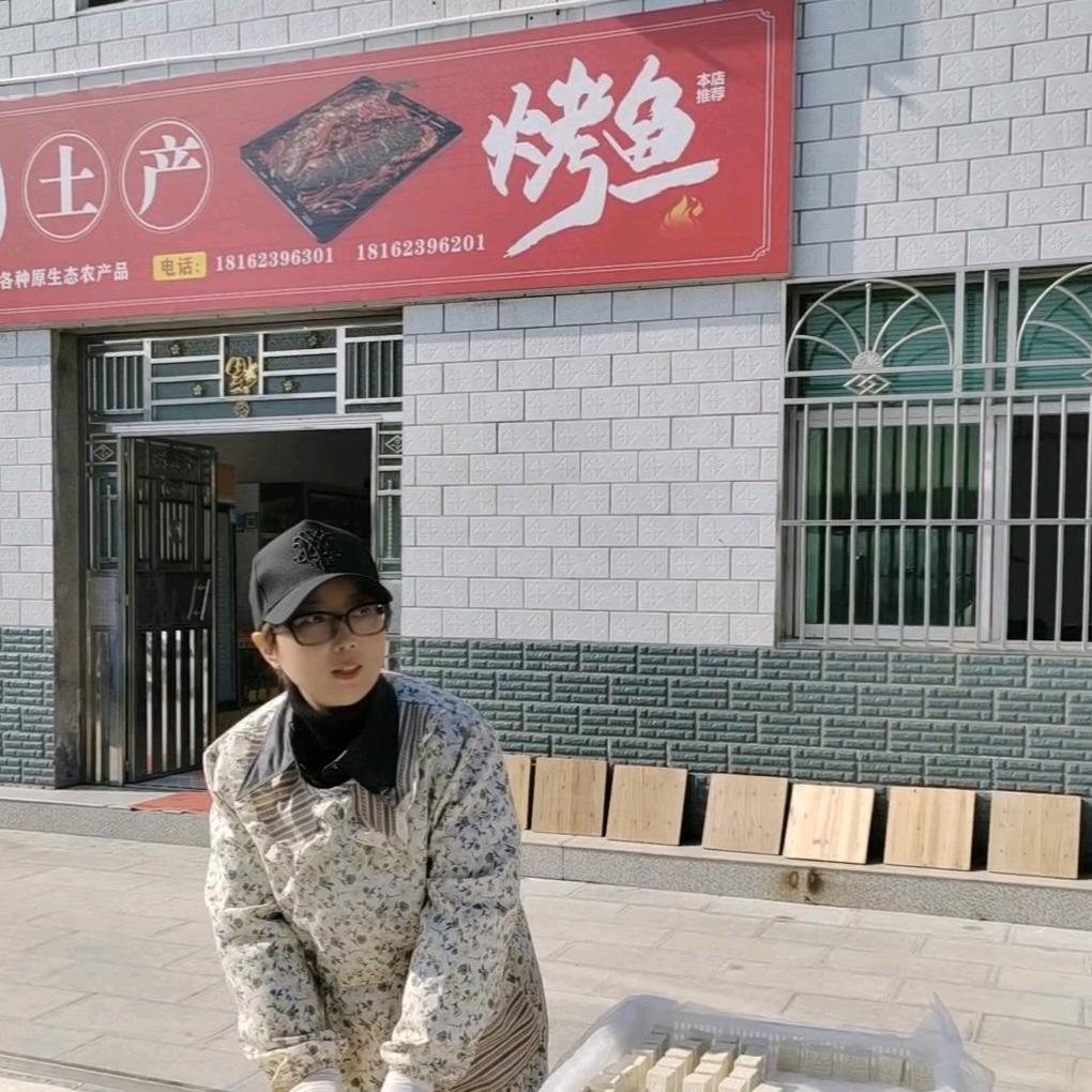 暖烟铁板碳火烤鱼