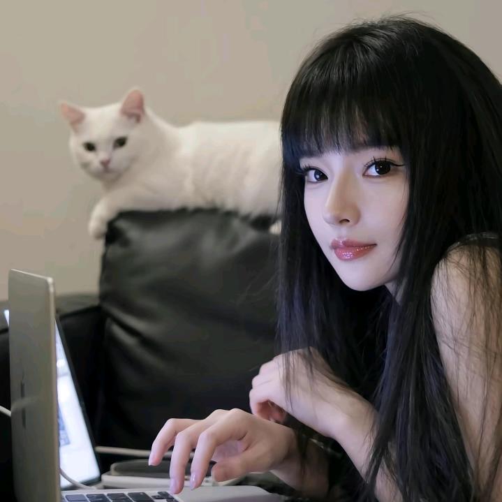 她和她的猫