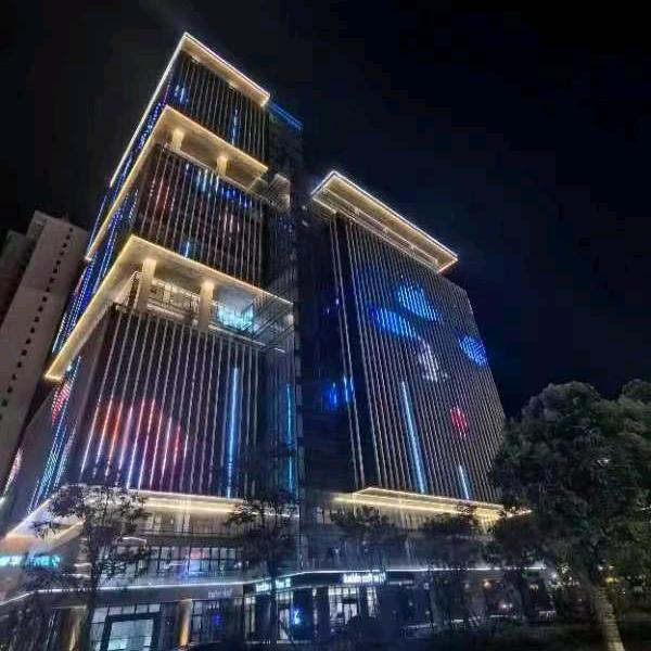 亮化工程队。承接亮化工程安装，维修