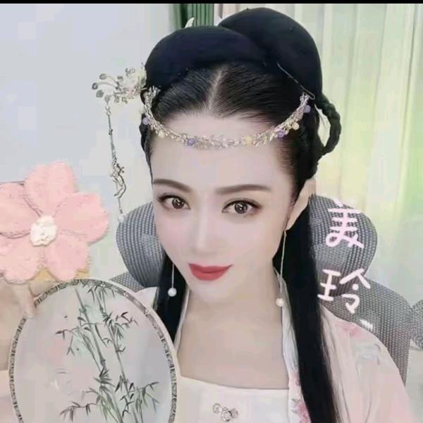 艺人温美玲（同款在橱窗）