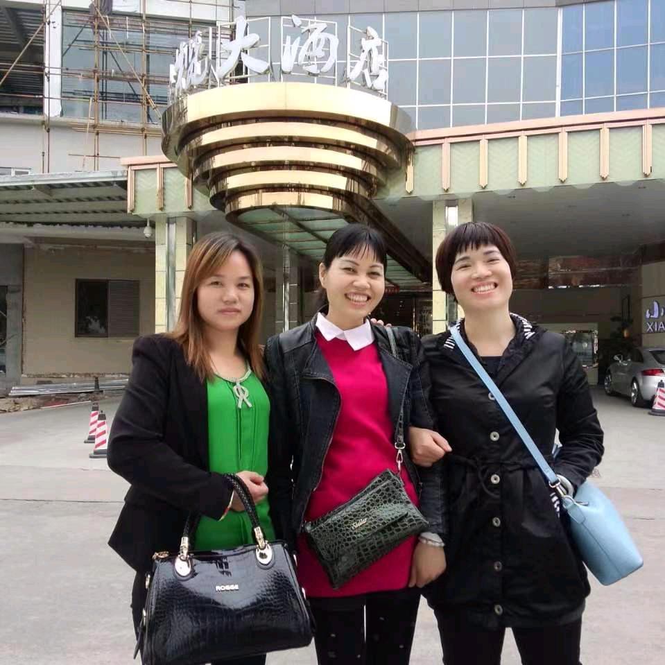 芳芳男女服饰广成店