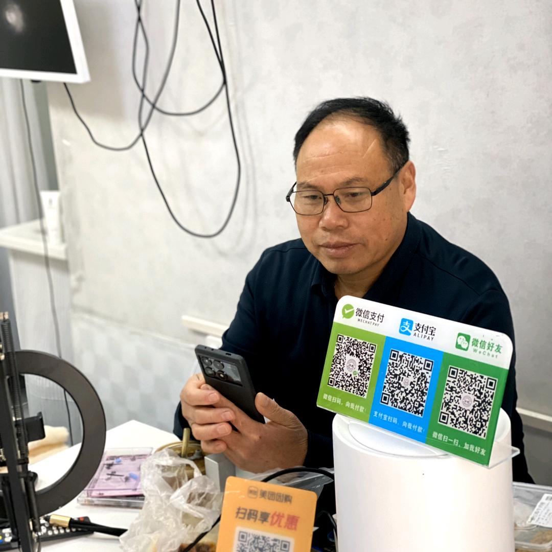 张主任，教书育人为社会服务