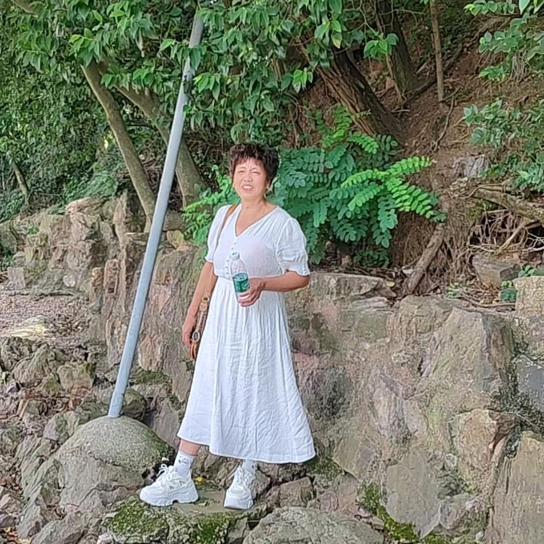 开心姐姐（聊天唱K每天早上九点开播）