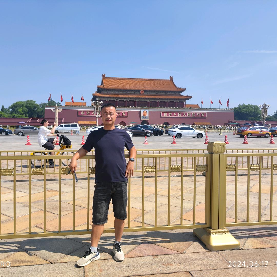 龙龙（挖机）