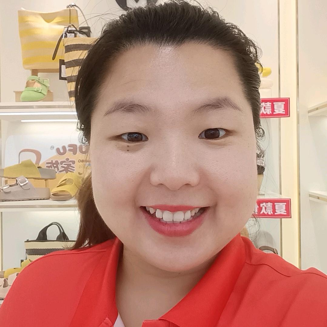 广场漫步佳人