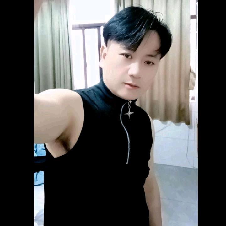 小乾🍷爱🎤歌