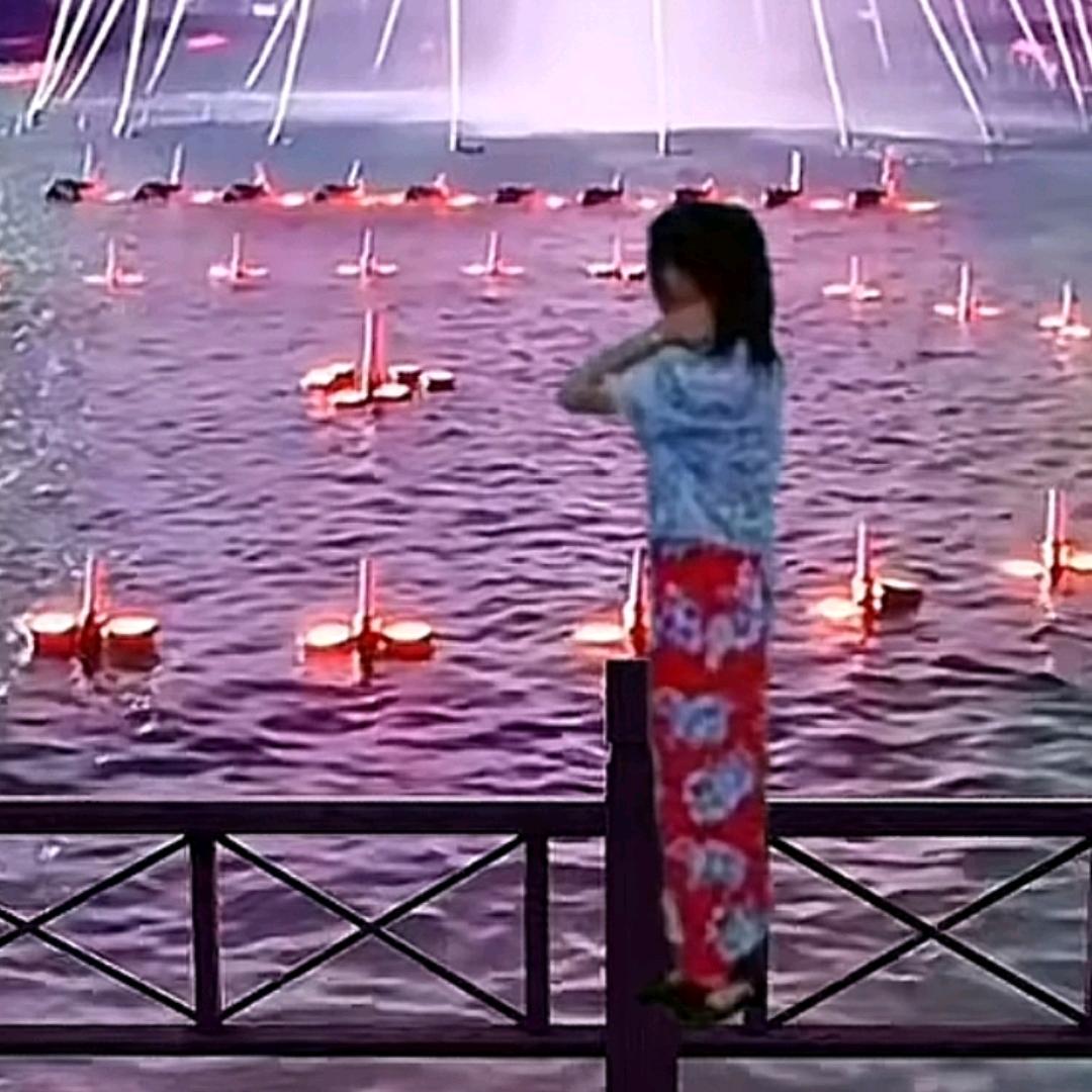 擦肩而过