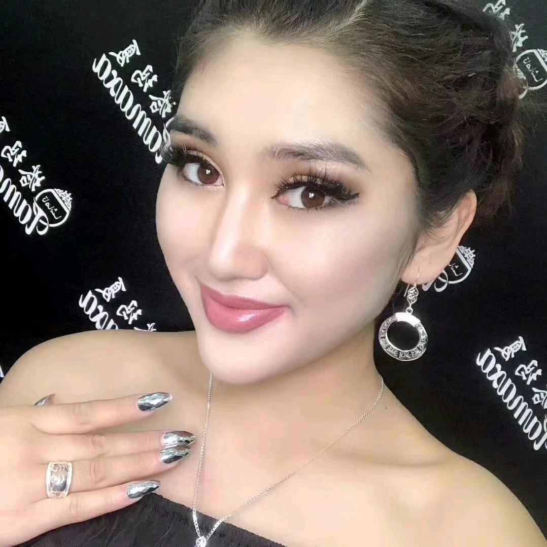哈尼克孜童装