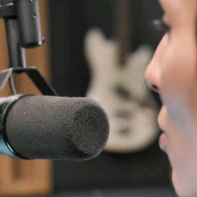 鸿哥🎤（早上7:10开播）