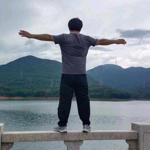 杨走广东  第一人