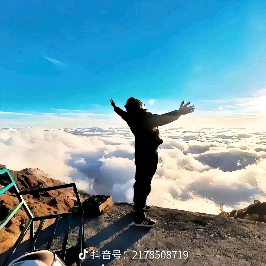 我****
