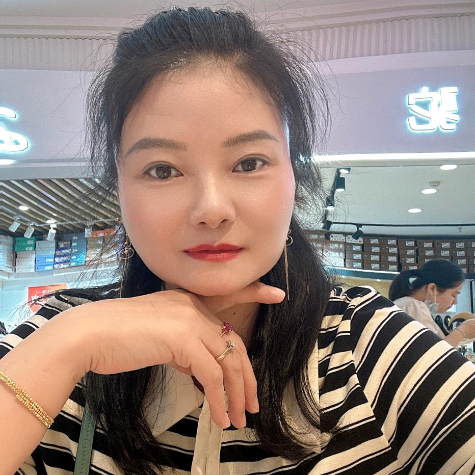 武汉窗帘墙布徐姐