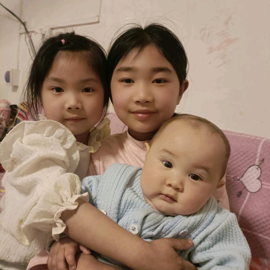 三个孩子的麻麻