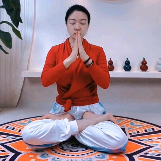 默默运动瑜伽