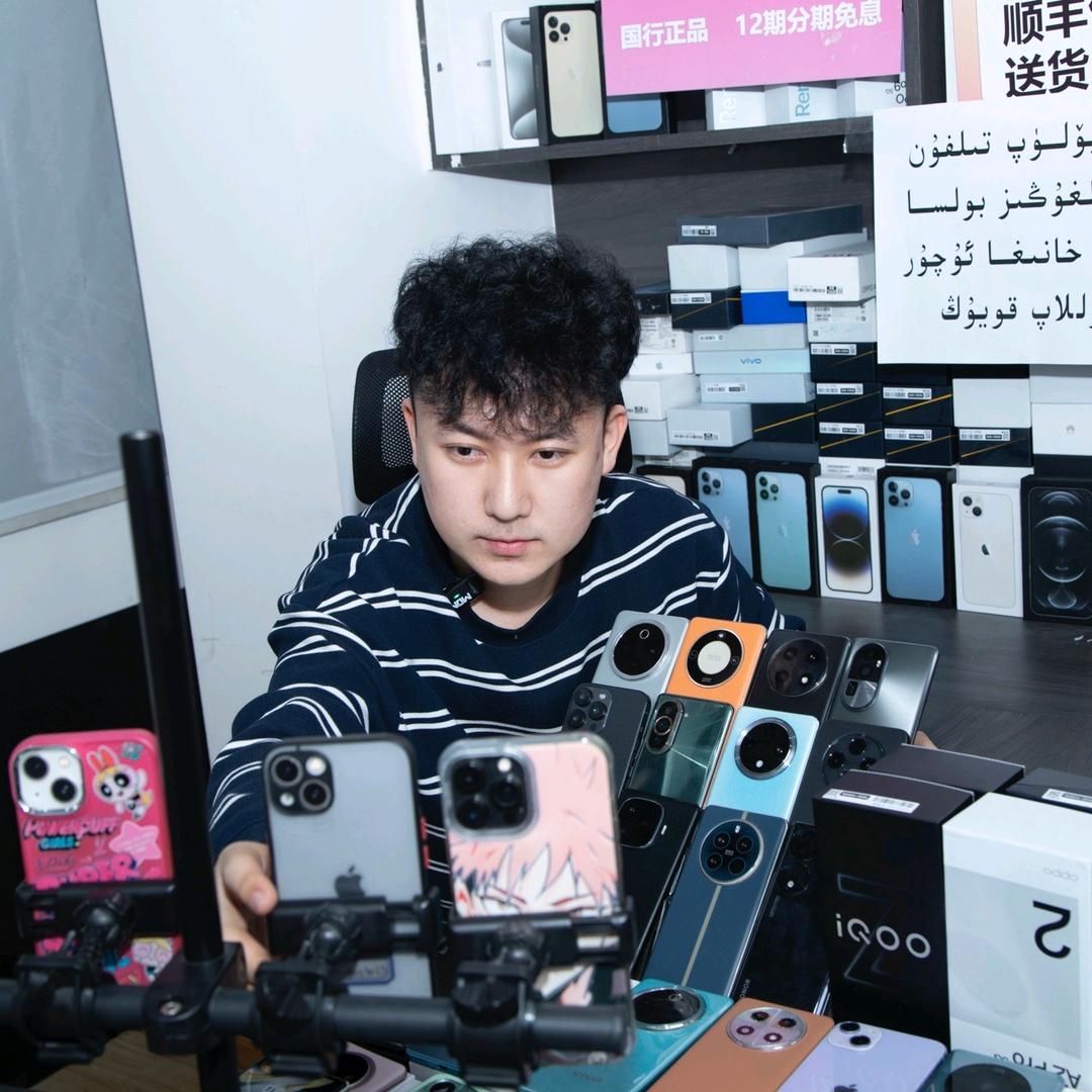 万栈官方阿迪拉通讯店
