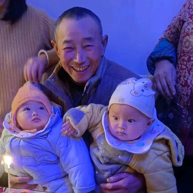 搞黄鳝的小老头