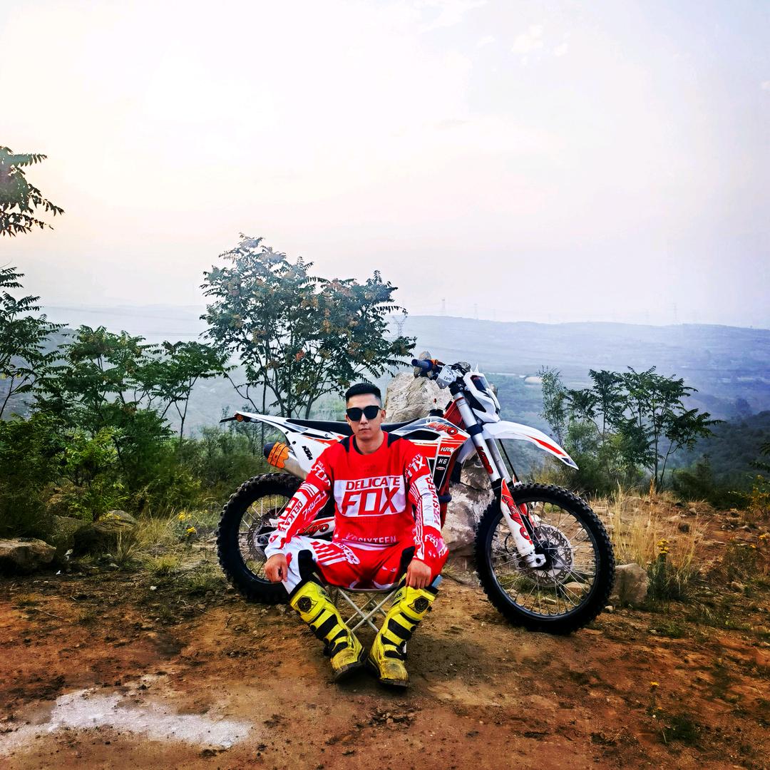 晋中山里浪越野赛车队