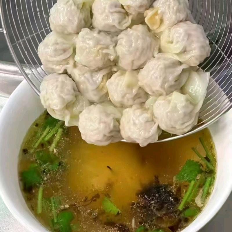 @薛  爱做美食的小姐姐（手工馄饨 辣条