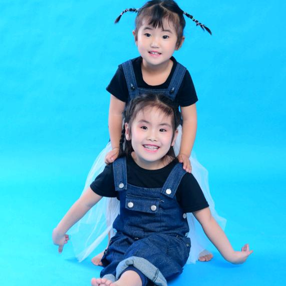 王莉👨‍👩‍👧‍👧