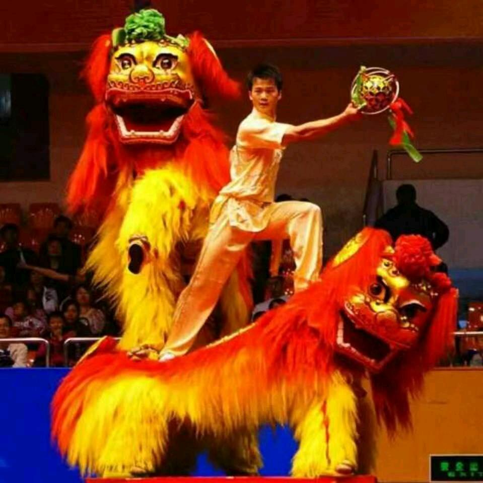 兴义下五屯花灯演出团，