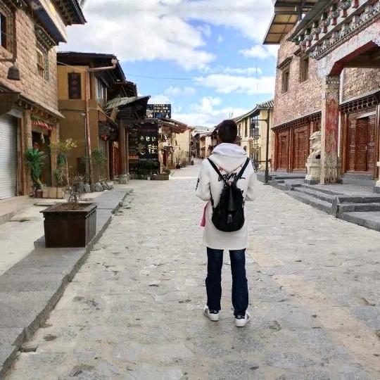 转身回眸泪倾城