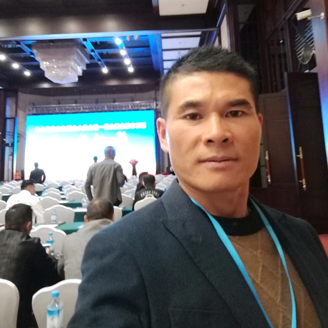 丽江:亿家能李哥卖太阳能18年