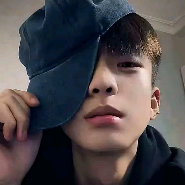 比奔驰还深情的男人头像