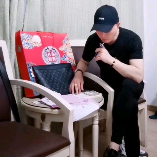叙永县中环路！喜得皮巿服装店👌