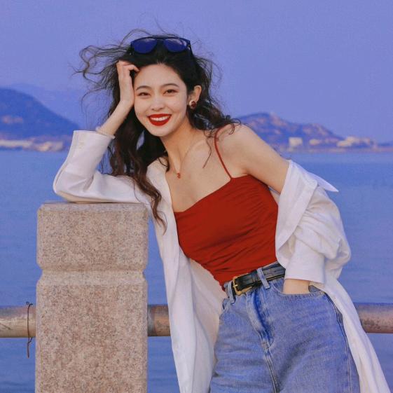明媚小女孩