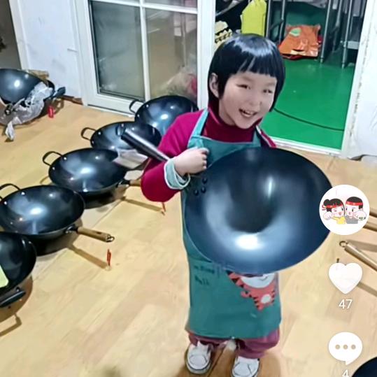蚌埠铁锅姐(传统手工开锅)负债陪娃前行