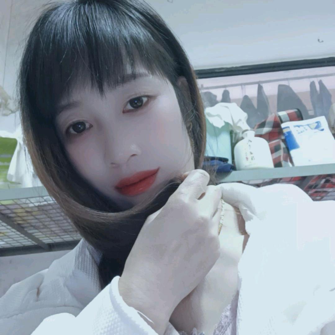 飞花映酒红