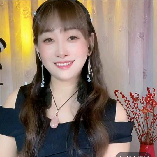燕格格🎤中午1:10分开播