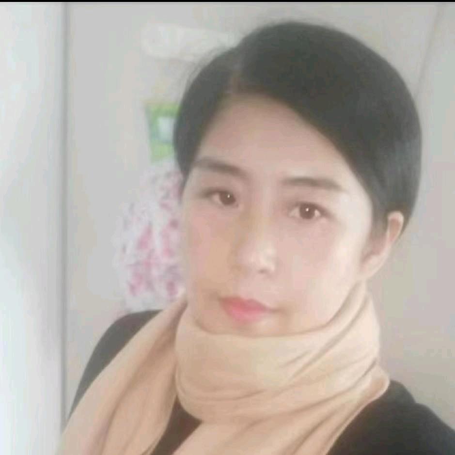 左 小梅：