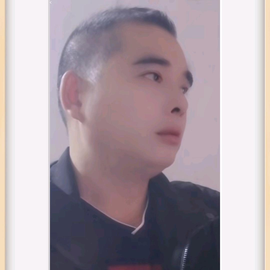 坐在坟前调戏鬼