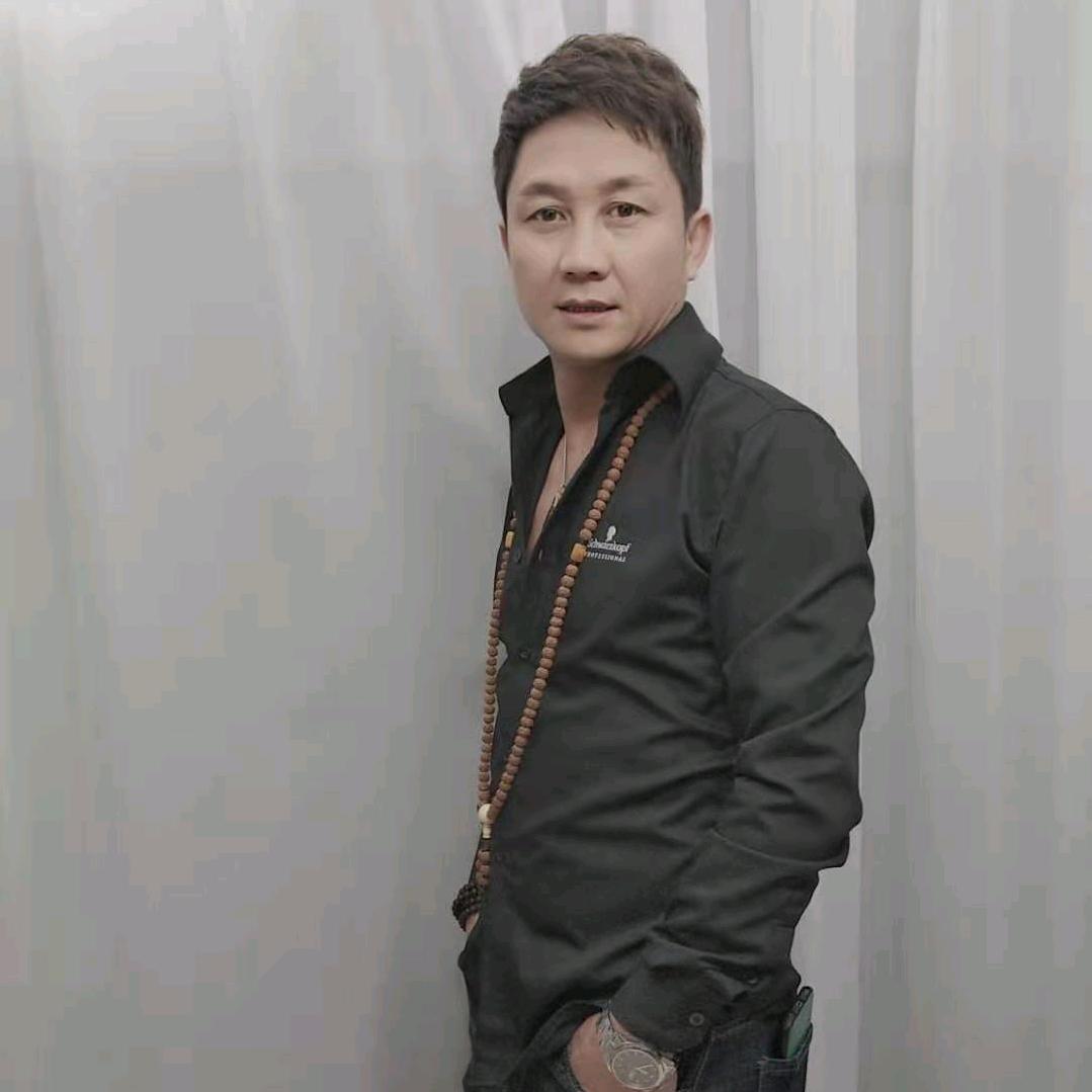 余忠；魅力定制减龄造型师！）