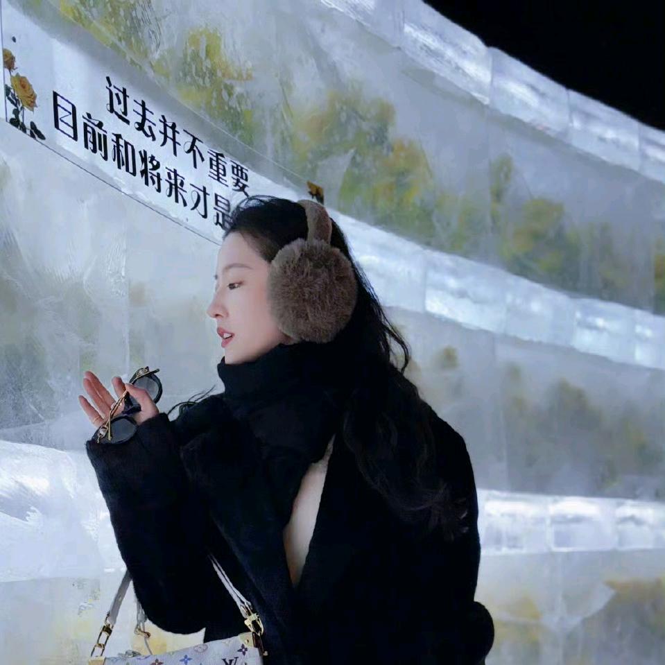 局外看头像