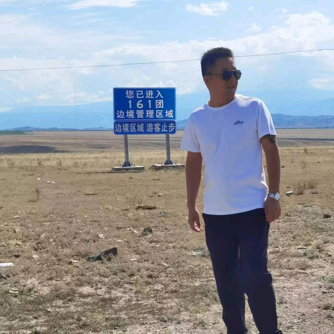 塔克拉玛的胡杨