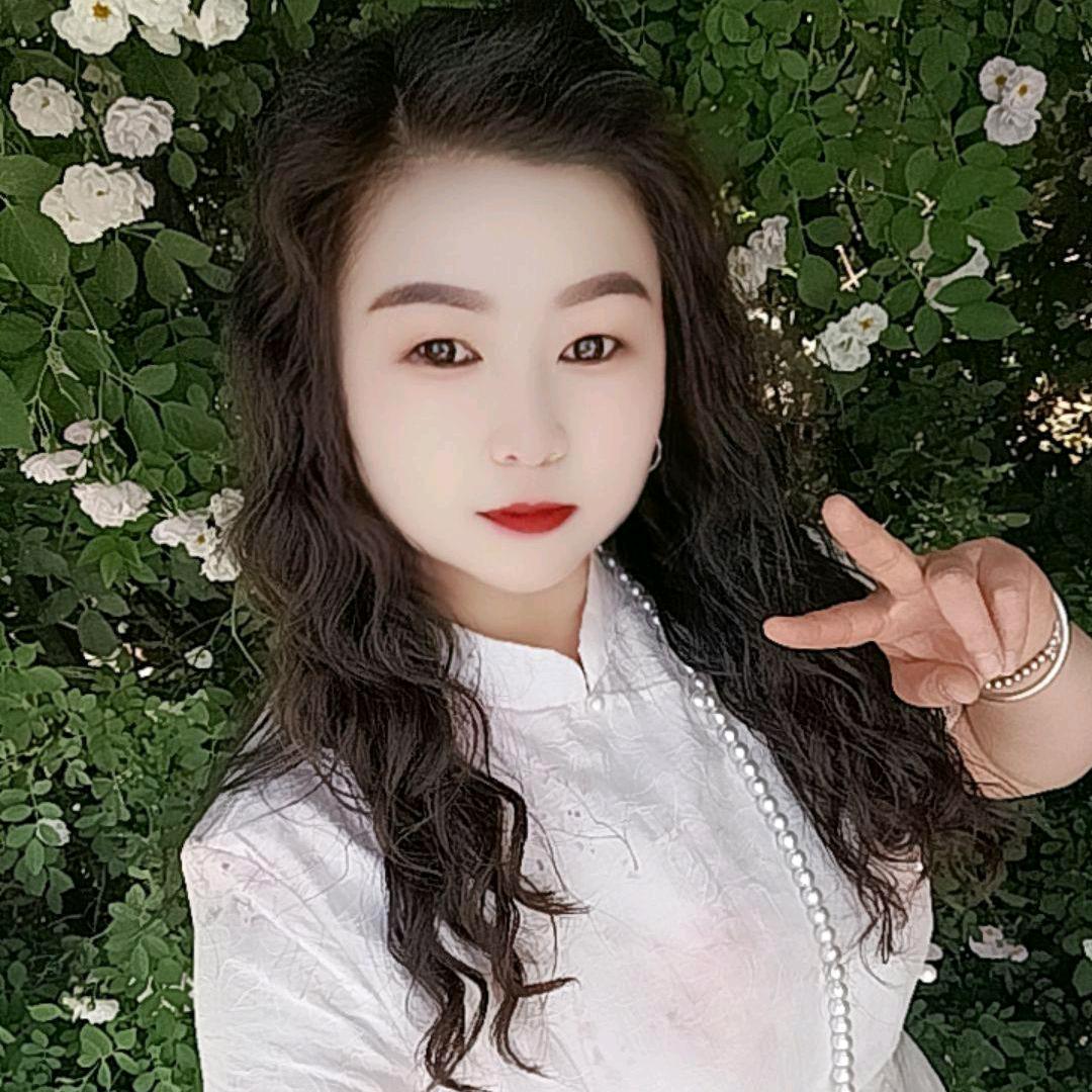 一袭可爱风的小薇