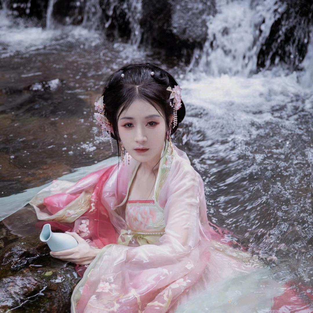 莯莯小袍子📷💄（妆/摄版）