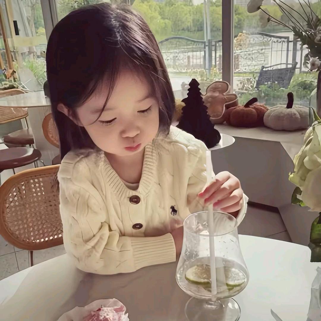 莫知夏.