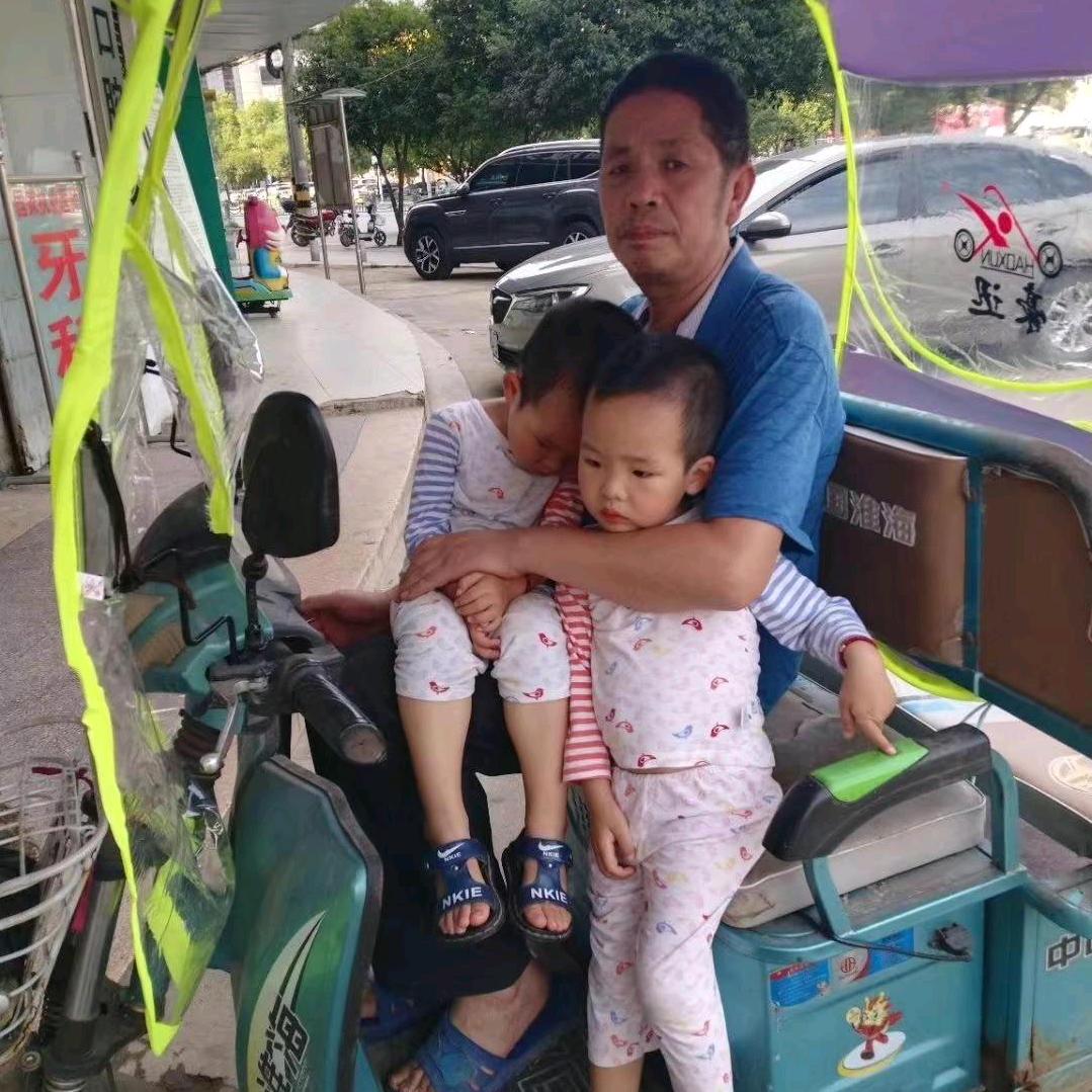 3个孙子奶奶