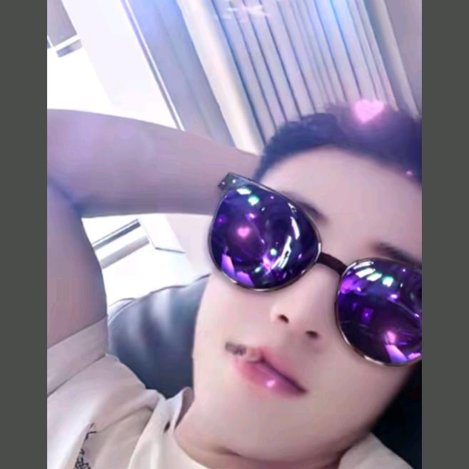 🚬᭄一介࿆ྃ俗人👨‍👩‍👧‍👦