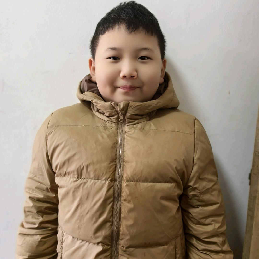 勇敢的小孩打怪兽