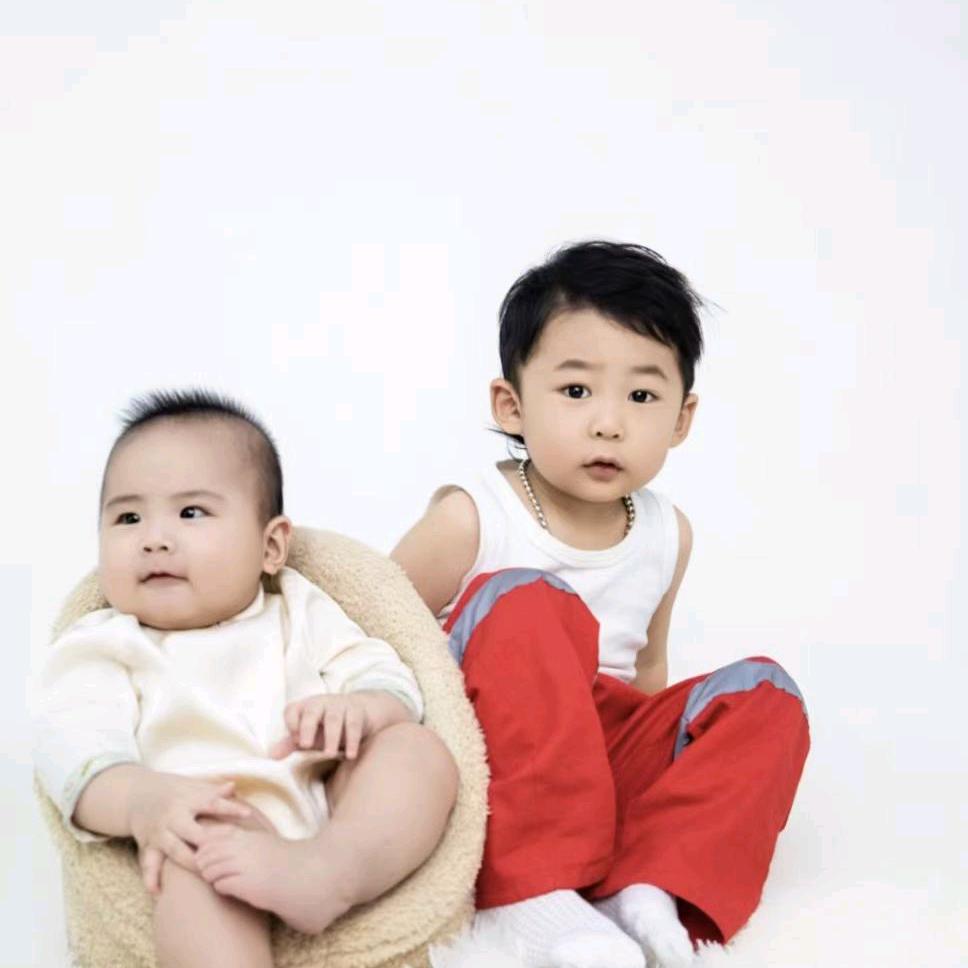 小嘟嘟和小兜兜的外婆